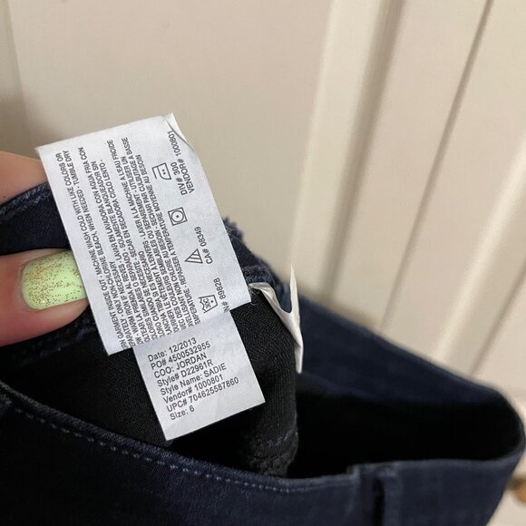 Gloria Vanderbilt Women's NWT Dark Wash Stretch Sadie Capri Jeans Size 6 - Picture 5 of 7